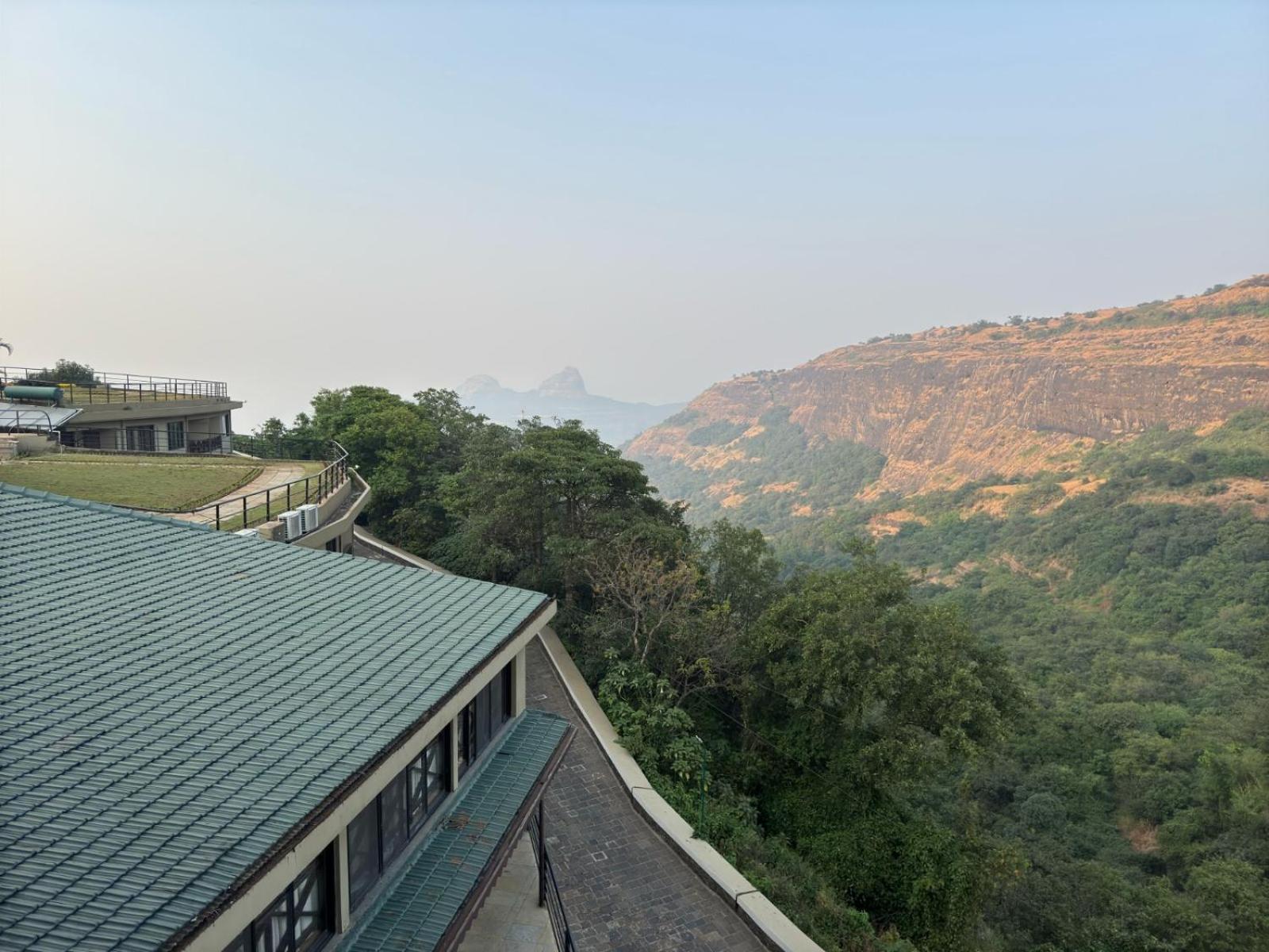 Upper Deck Resort - Stay And Relax At The Highest Peak Lonavala Bagian luar foto