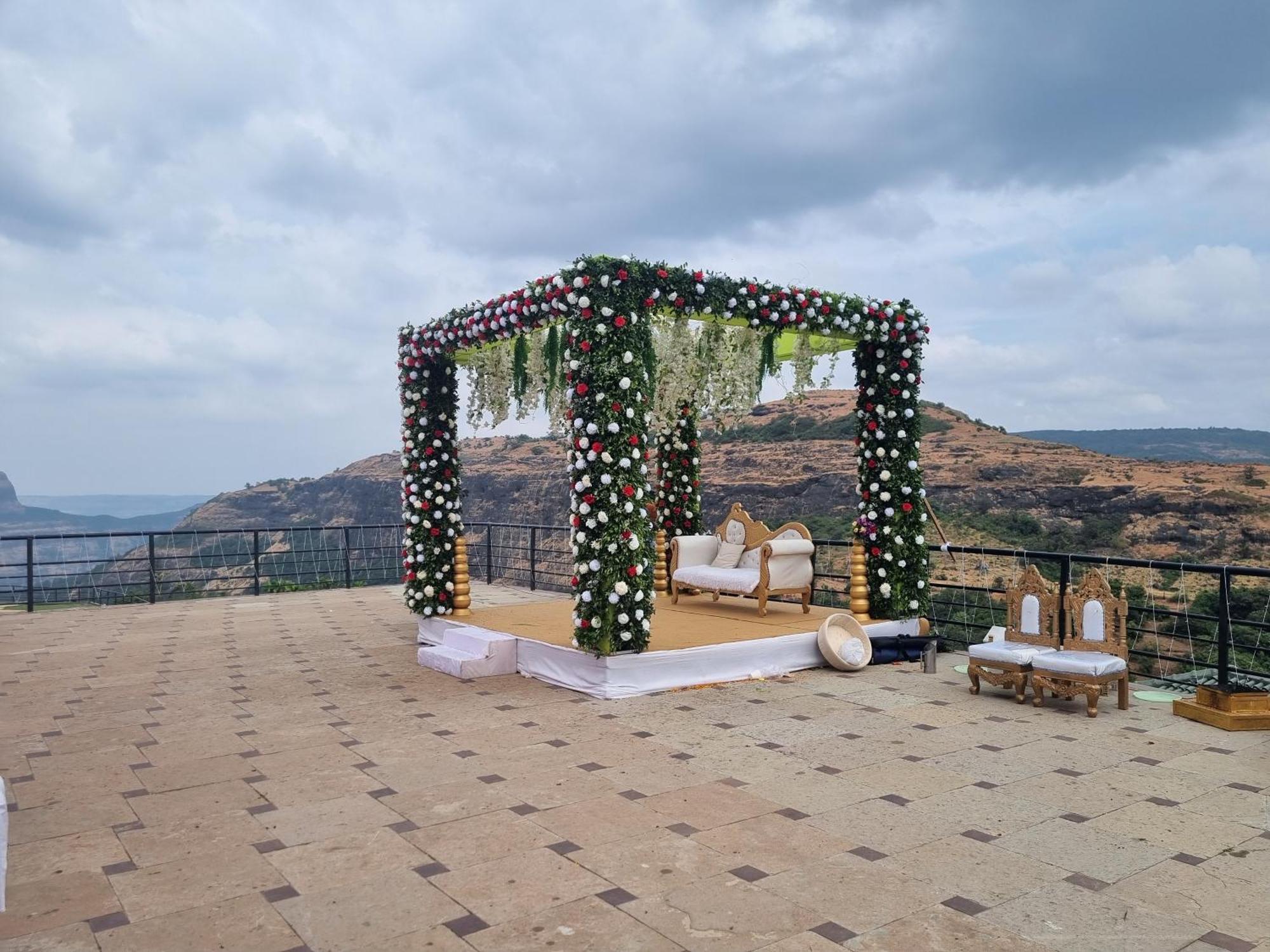 Upper Deck Resort - Stay And Relax At The Highest Peak Lonavala Bagian luar foto
